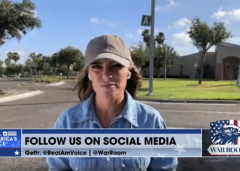 Tera Dahl Documents Honduran Migrants Illegal Path Into The United States