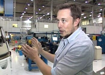 H-1B Visas: The Hidden Scam Elon Musk Might Not See, Steve Bannon Asks the Question Others Wonder About